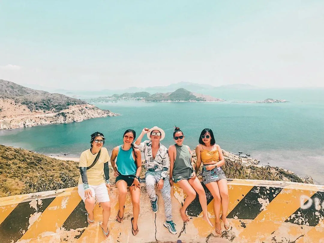 Du khách check in - Tour Hang Rái - Vịnh Vĩnh Hy - Vườn Nho - Đồng cừu