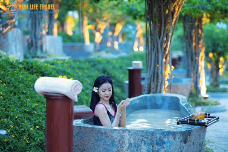 Tắm bùn Hòn Tằm Nha Trang