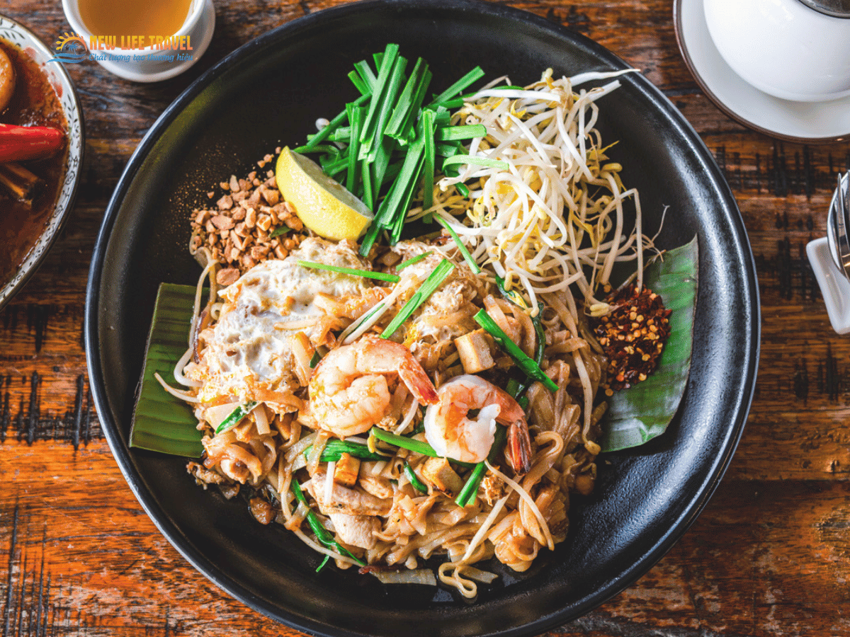 Pad Thai - Món mì xào nổi tiếng tại thành phố Pattaya Thái Lan