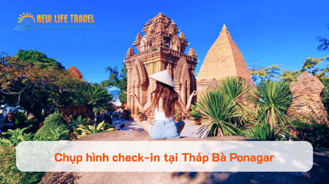 Chụp hình check-in tại Tháp Bà Pangar