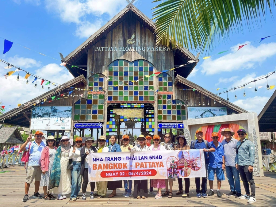 Du khách tham gia tour Thái Lan