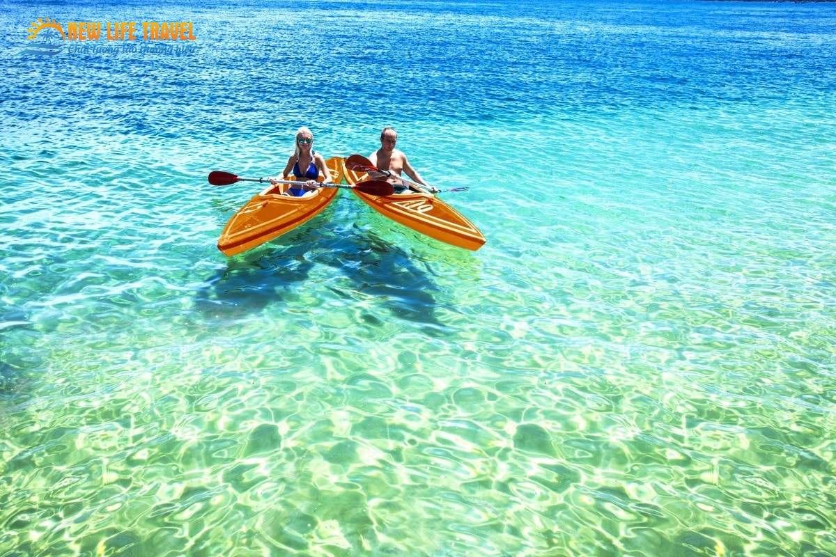 Hình ảnh mô tả chèo thuyền kayak ở Đầm Bấy Nha Trang