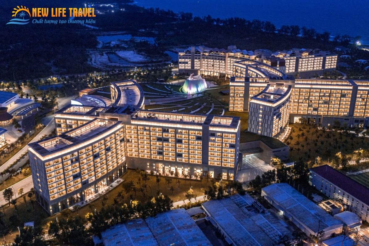 Hình ảnh khách sạn Wyndham Grand nhìn từ trên cao tại Vinpearl Safari