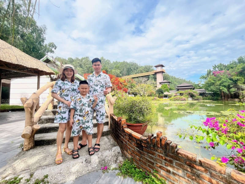 du-khach-chup-anh-check-in-tai-khu-tam-bun-thap-ba-nha-trang