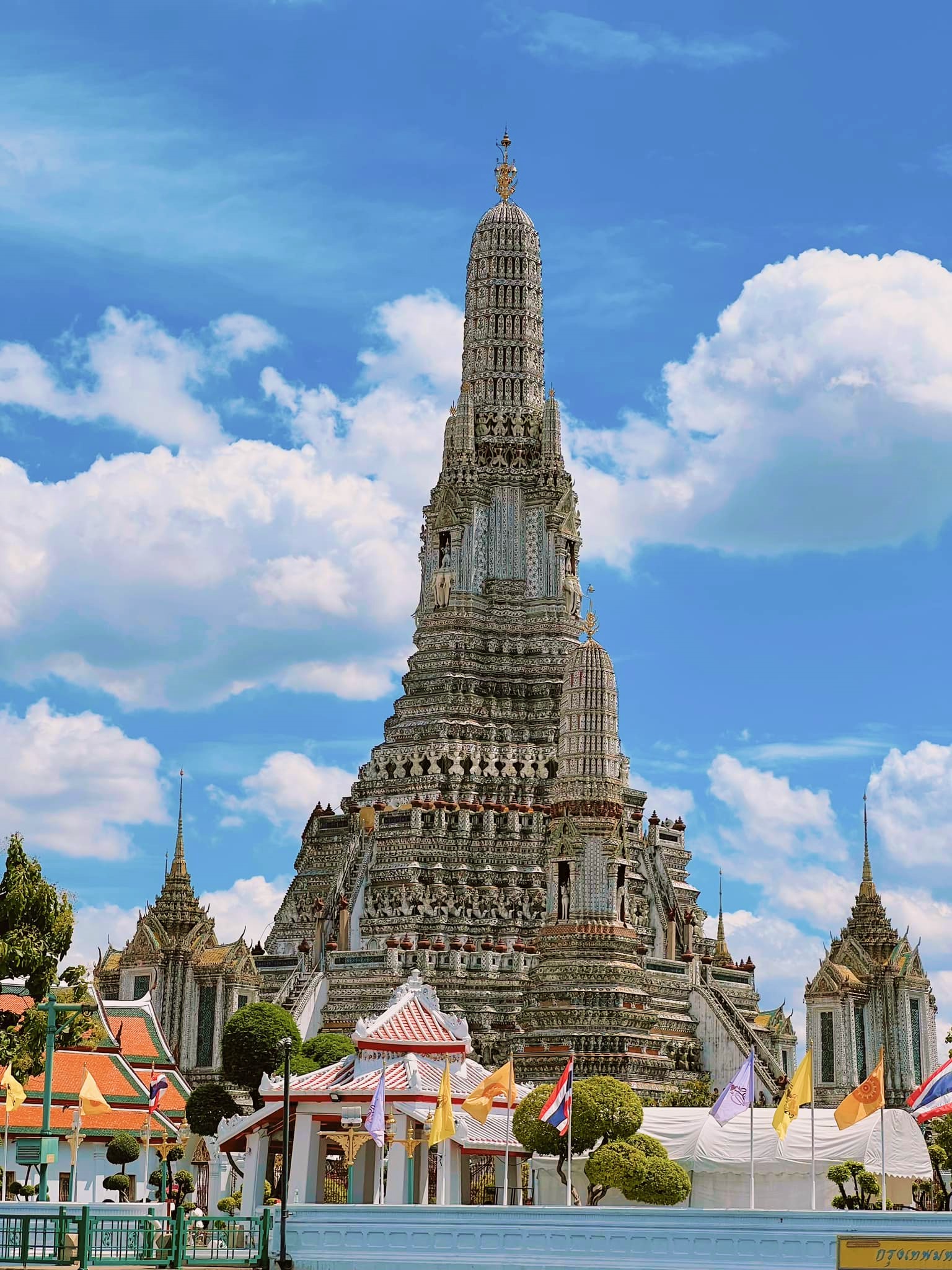 Tòa tháp chính cao nhất tại chùa Wat Arun Thái Lan