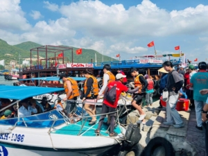 Bến tàu du lịch Nha Trang đón khách trong dịp lễ