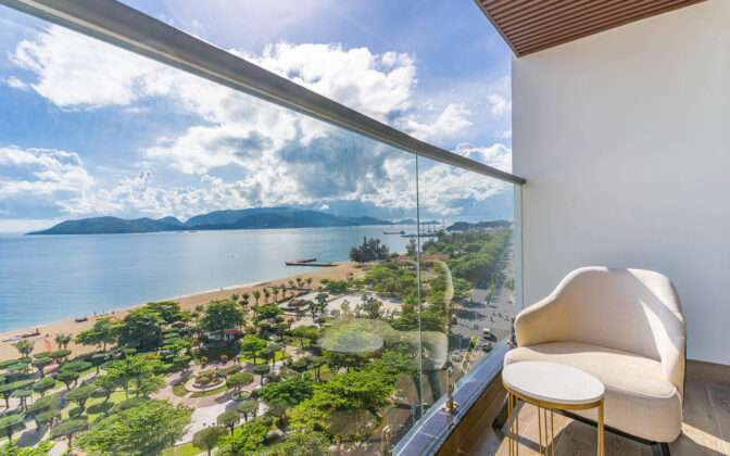 hang-phong-senior-deluxe-ocean-view-la-vague-hotel