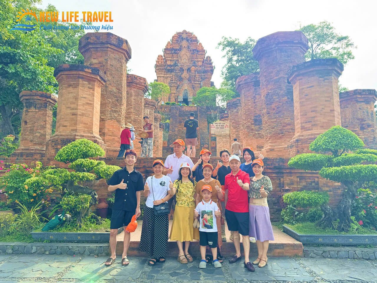 Gia đình chụp ảnh check in tại Tháp bà Ponagar Nha Trang Gia đình chụp ảnh check in tại Tháp bà Ponagar Nha Trang