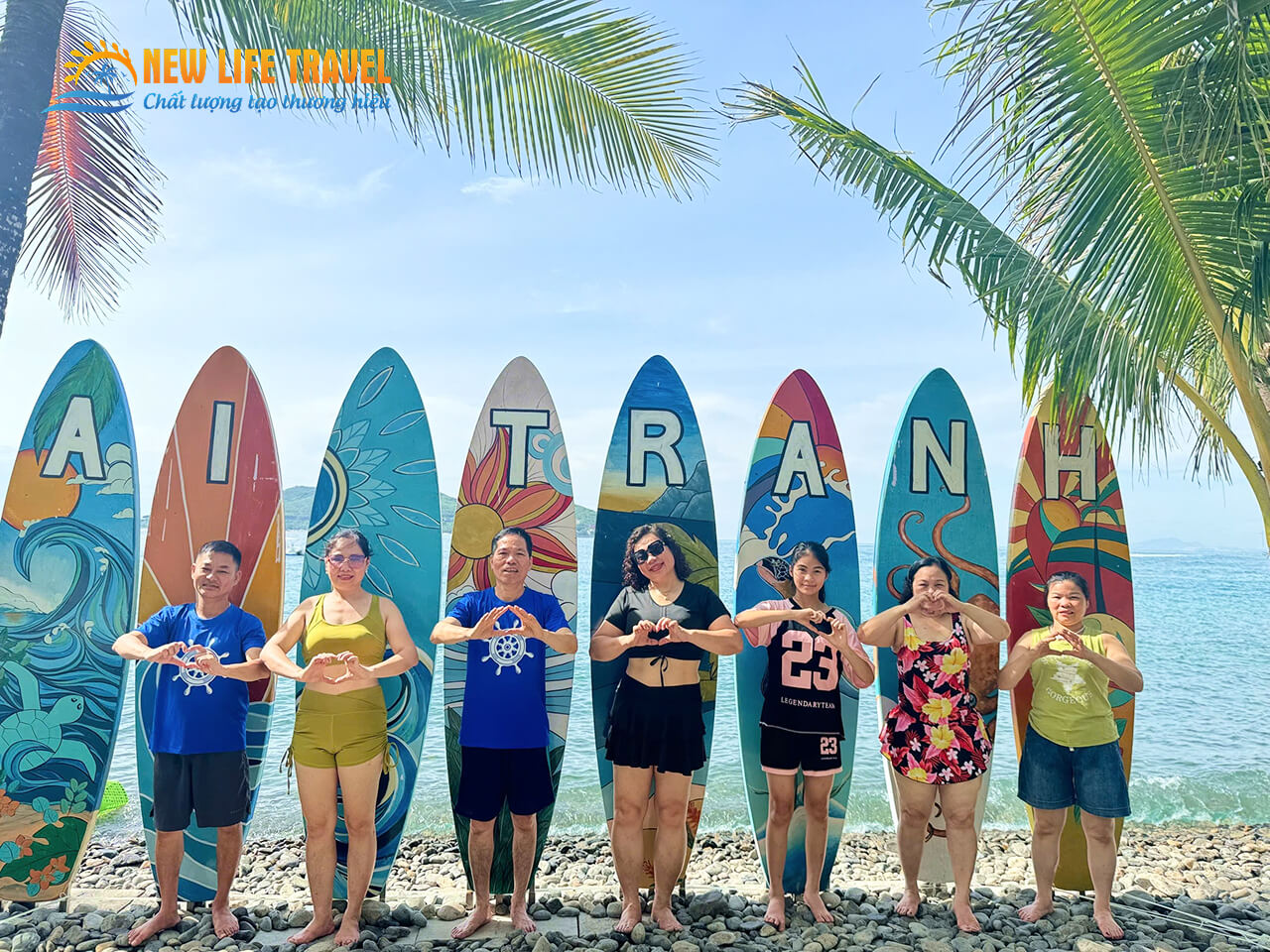 Du khách chụp ảnh check in tại Bãi Tranh Nha Trang Du khách chụp ảnh check in tại Bãi Tranh Nha Trang