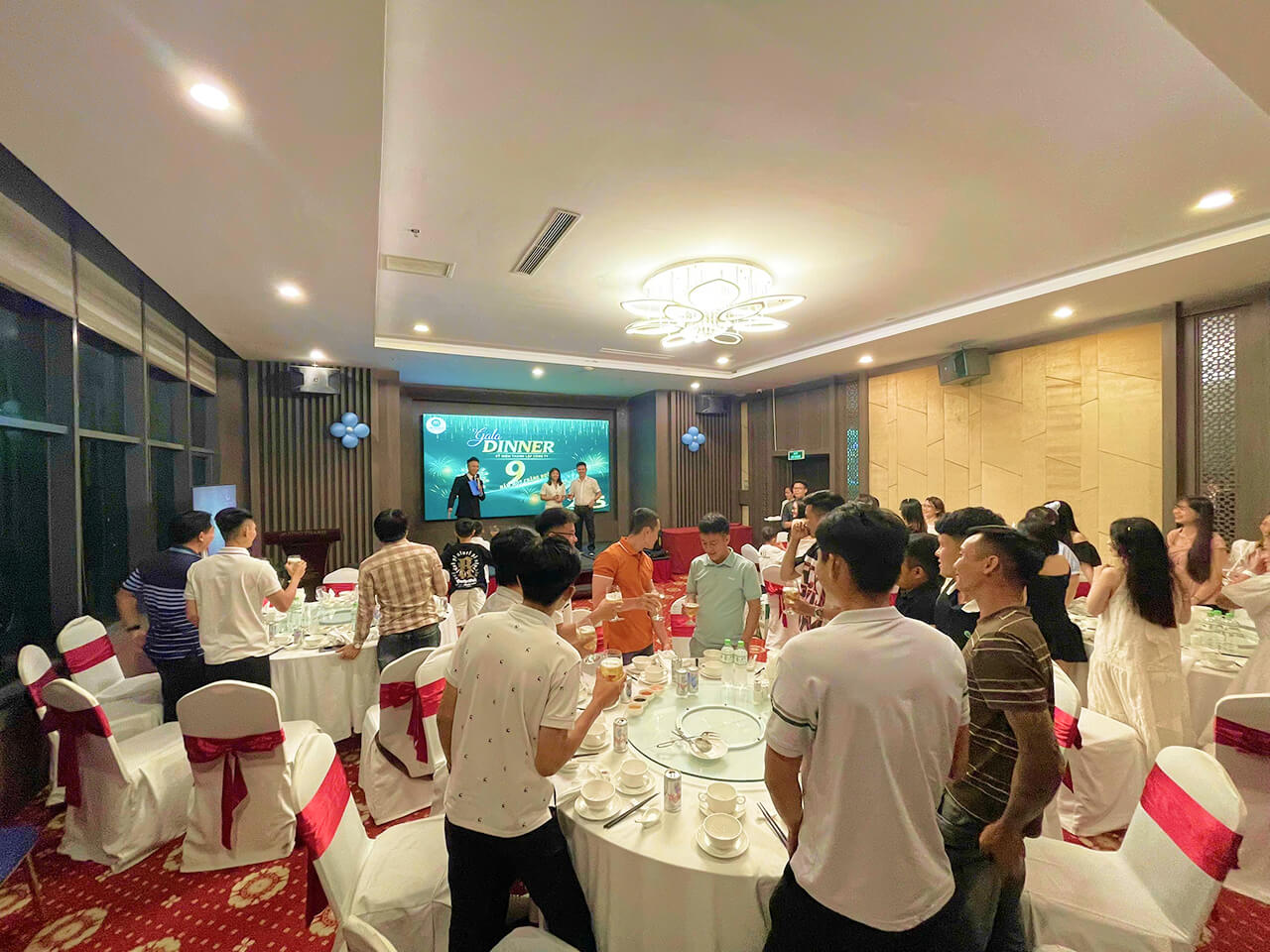 Đêm Gala Dinner của đoàn công ty TNHH SX-TM MIKAPACK - New Life Travel Đêm Gala Dinner của đoàn công ty TNHH SX-TM MIKAPACK - New Life Travel