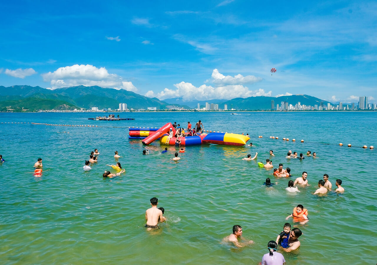 Hoạt động thể thao dưới biển tại làng du lịch Con Sẻ Tre Nha Trang Hoạt động thể thao dưới biển tại làng du lịch Con Sẻ Tre Nha Trang