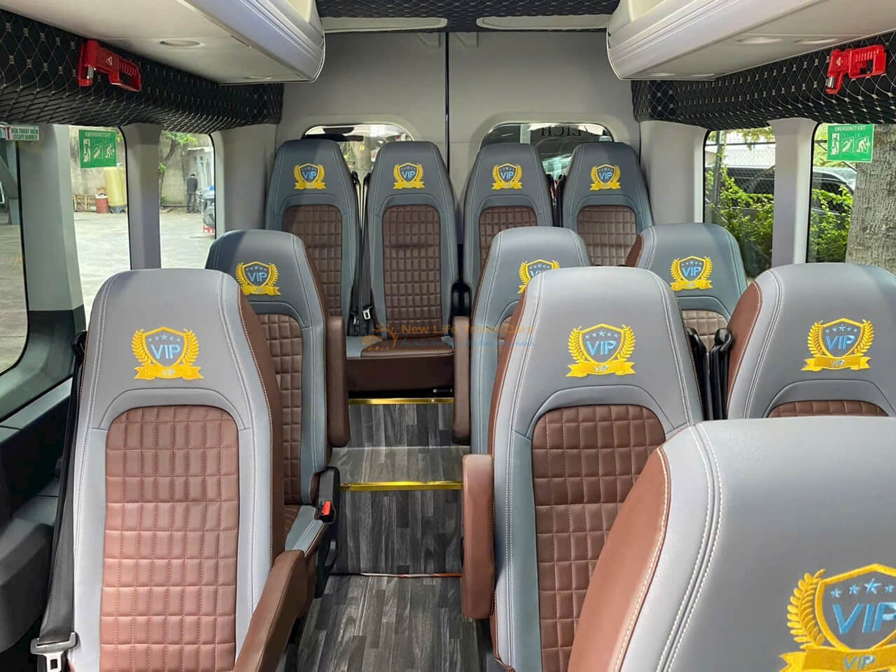 Nội thất xe Limousine 16 chỗ Nha Trang - Công ty cho thuê xe du lịch Nha Trang Nội thất xe Limousine 16 chỗ Nha Trang - Công ty cho thuê xe du lịch Nha Trang