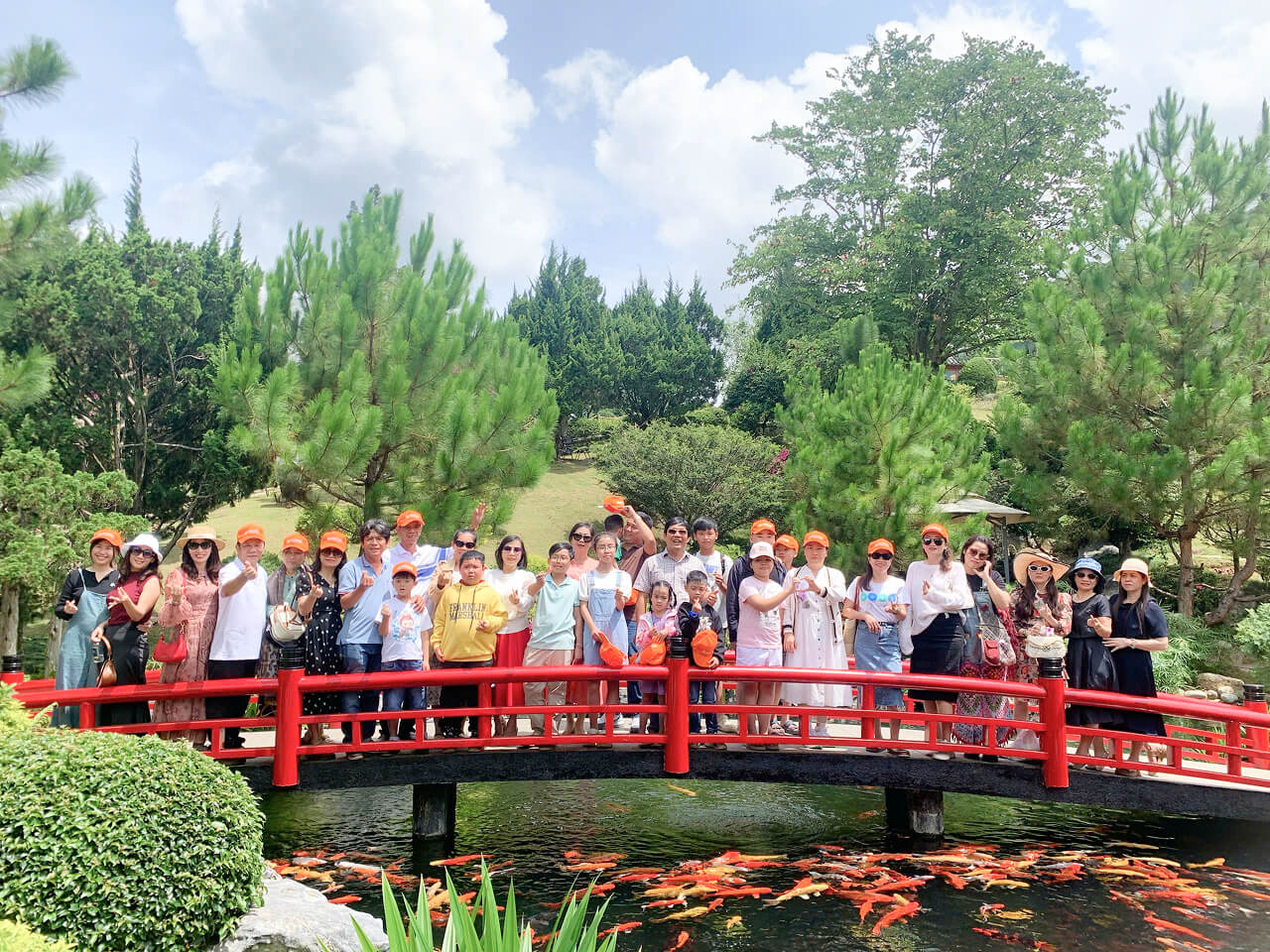 Đoàn du khách tham quan Hoàng Long Ohayo Đà Lạt Đoàn du khách tham quan Hoàng Long Ohayo Đà Lạt