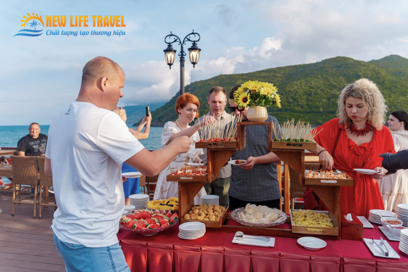 emperor-cruises-dinner-nha-trang-buffet