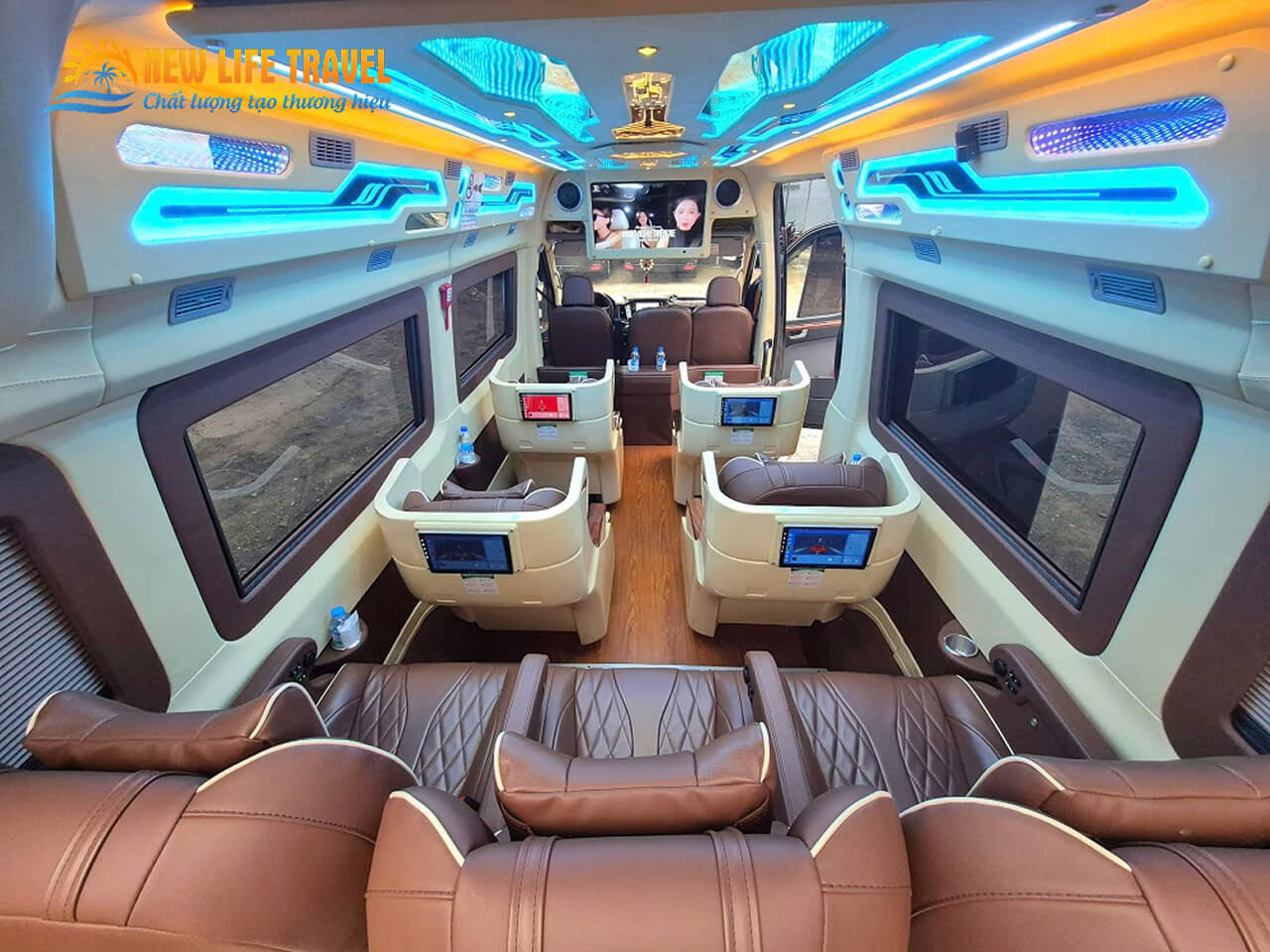 Nội thất xe Hyundai Solati Limousine 9 chỗ Nha Trang - New Life Travel