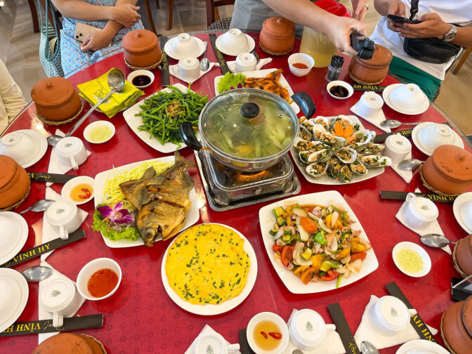 thuc-don-tour-vinh-hy