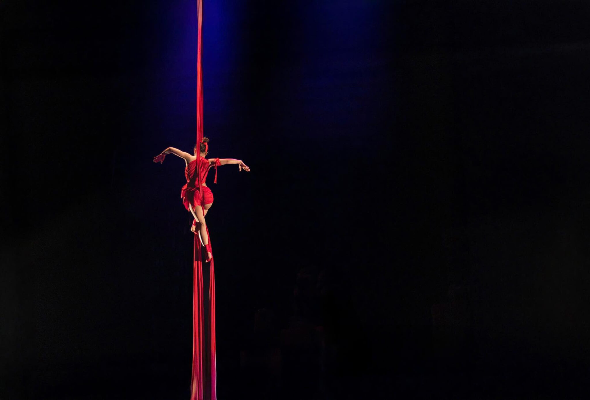 Nghệ sĩ biểu diễn tại Chum Show nhà Hát Đó Nha Trang