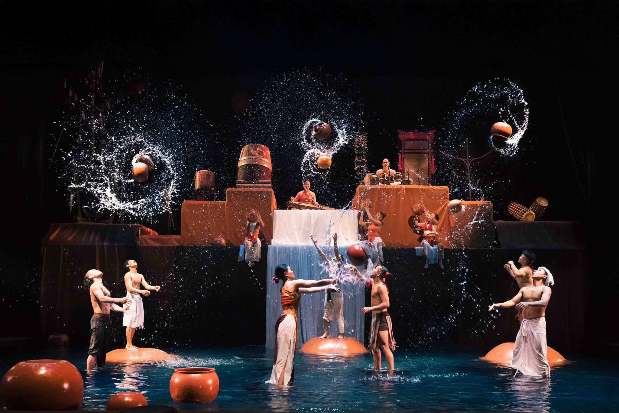 Các nghệ sĩ biểu diễn - Chum Show Nhà Hát Đó Nha Trang