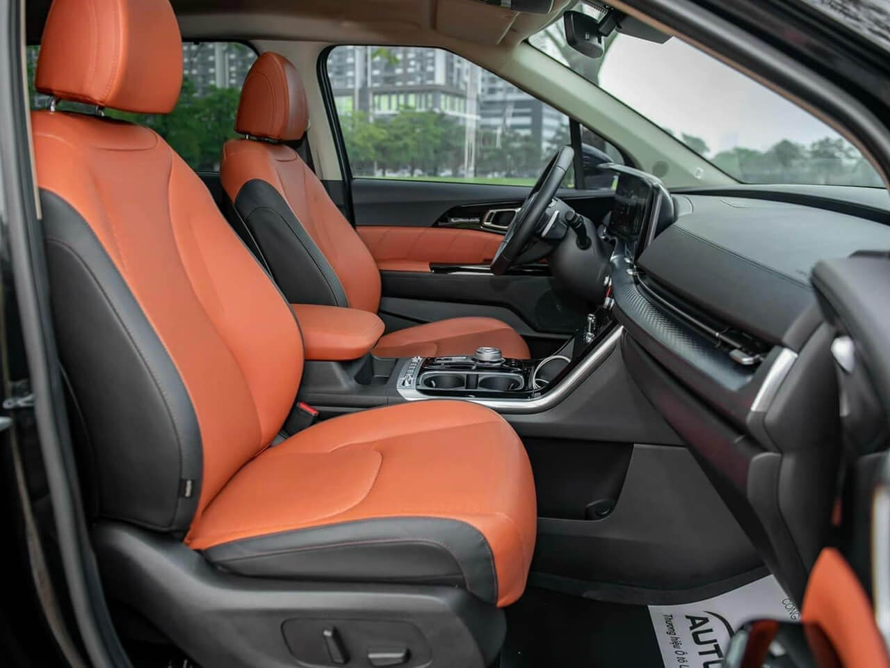 Nội thất xe KIA Carnival 7 chỗ cho thuê tại Nha Trang - New Life Travel