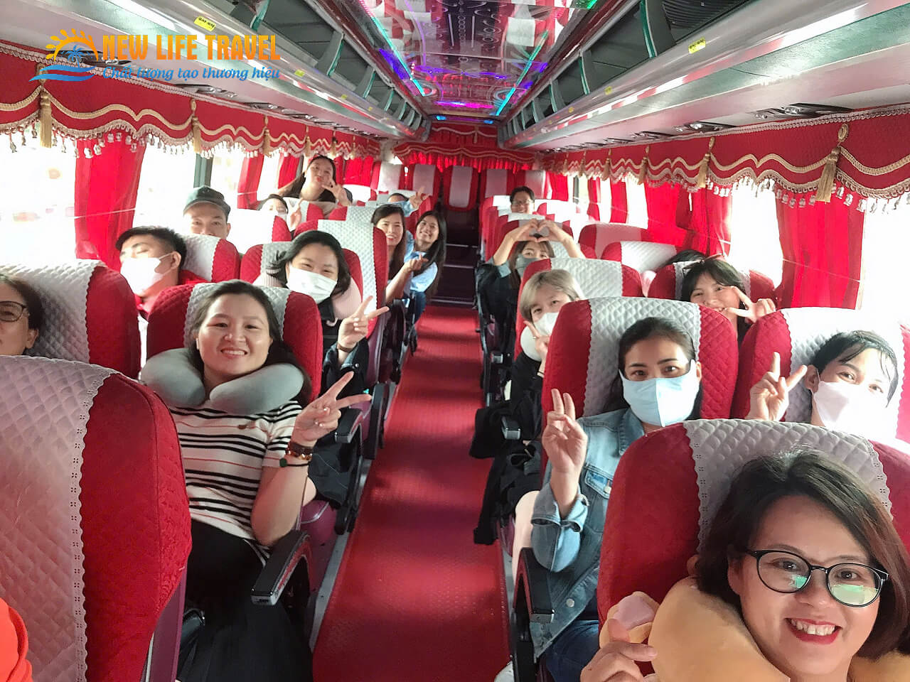 Xe du lịch 45 chỗ đưa đón khách tham quan Nha Trang - Đà Lạt