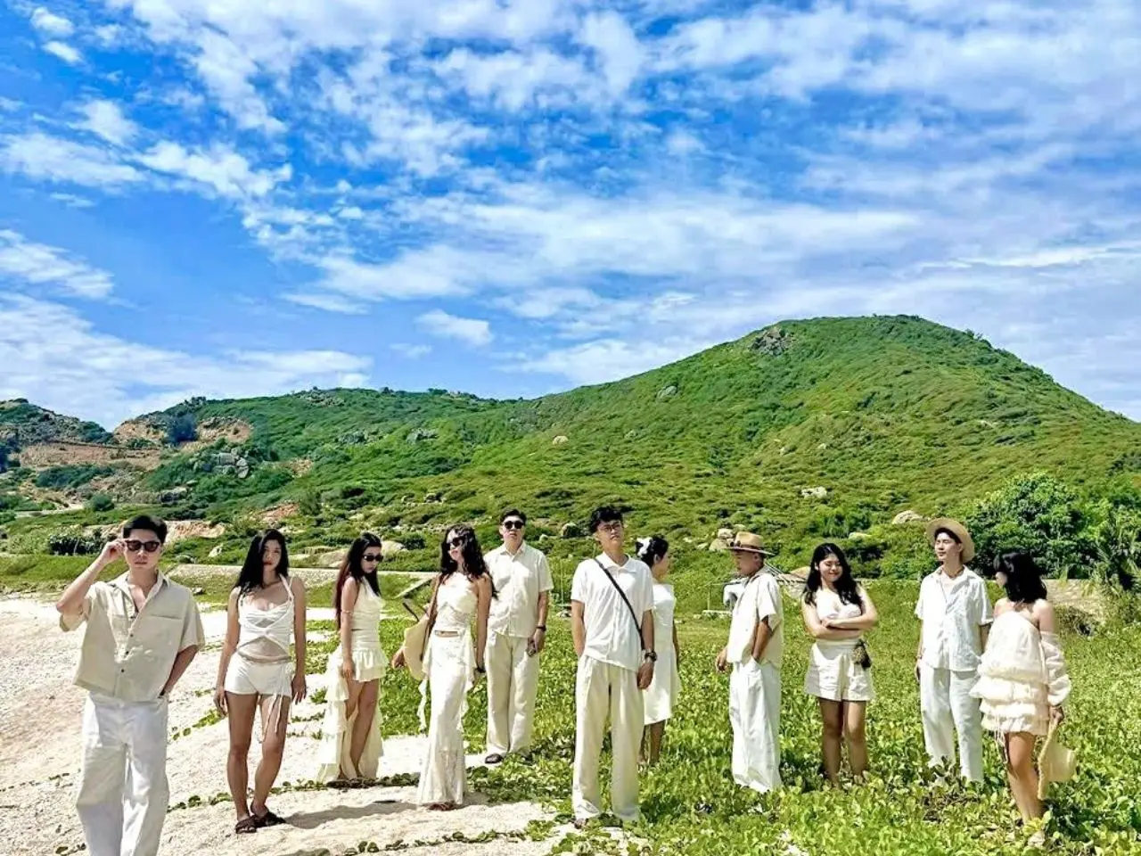 Du khách check in tại đảo Bình Ba