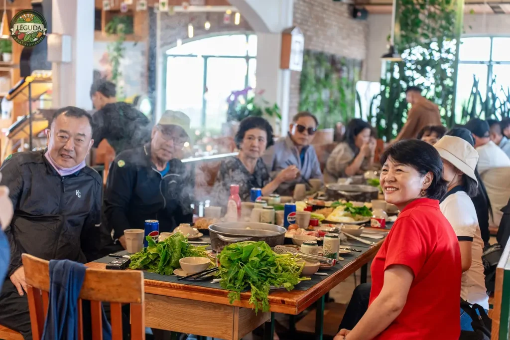 nha-hang-buffet-rau-Léguda-da-lat