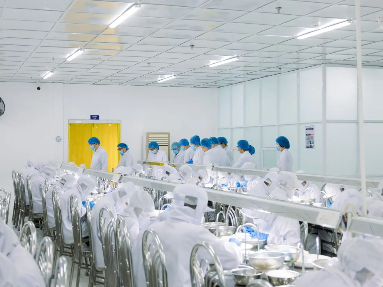 Khu vực sơ chế tổ yến