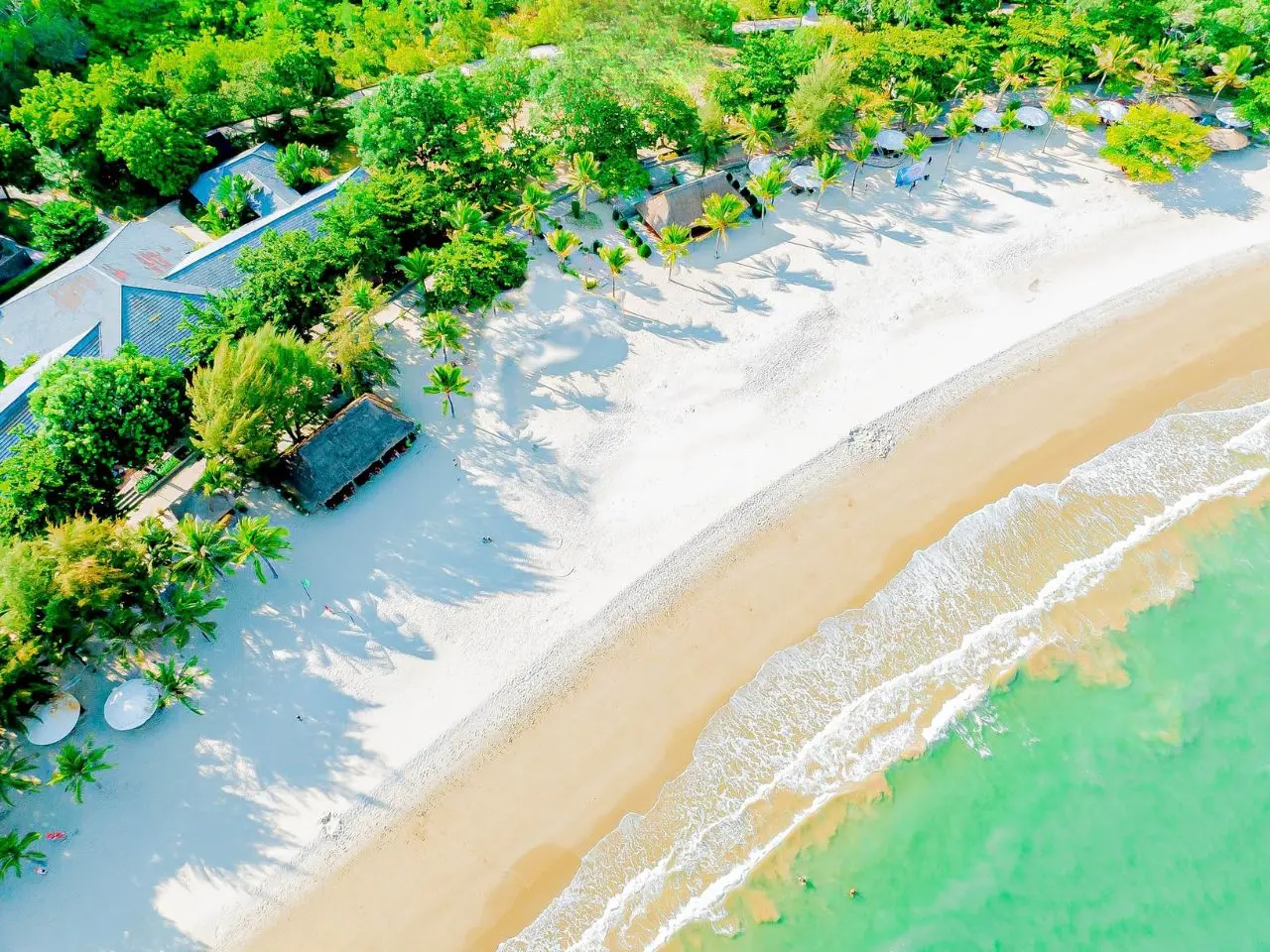 Hình ảnh góc nhìn từ trên cao bãi Nhũ Tiên Nha Trang