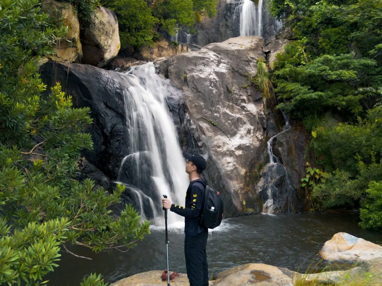 Hình ảnh du khách trải nghiệm trekking Vườn Quốc Gia Núi Chúa