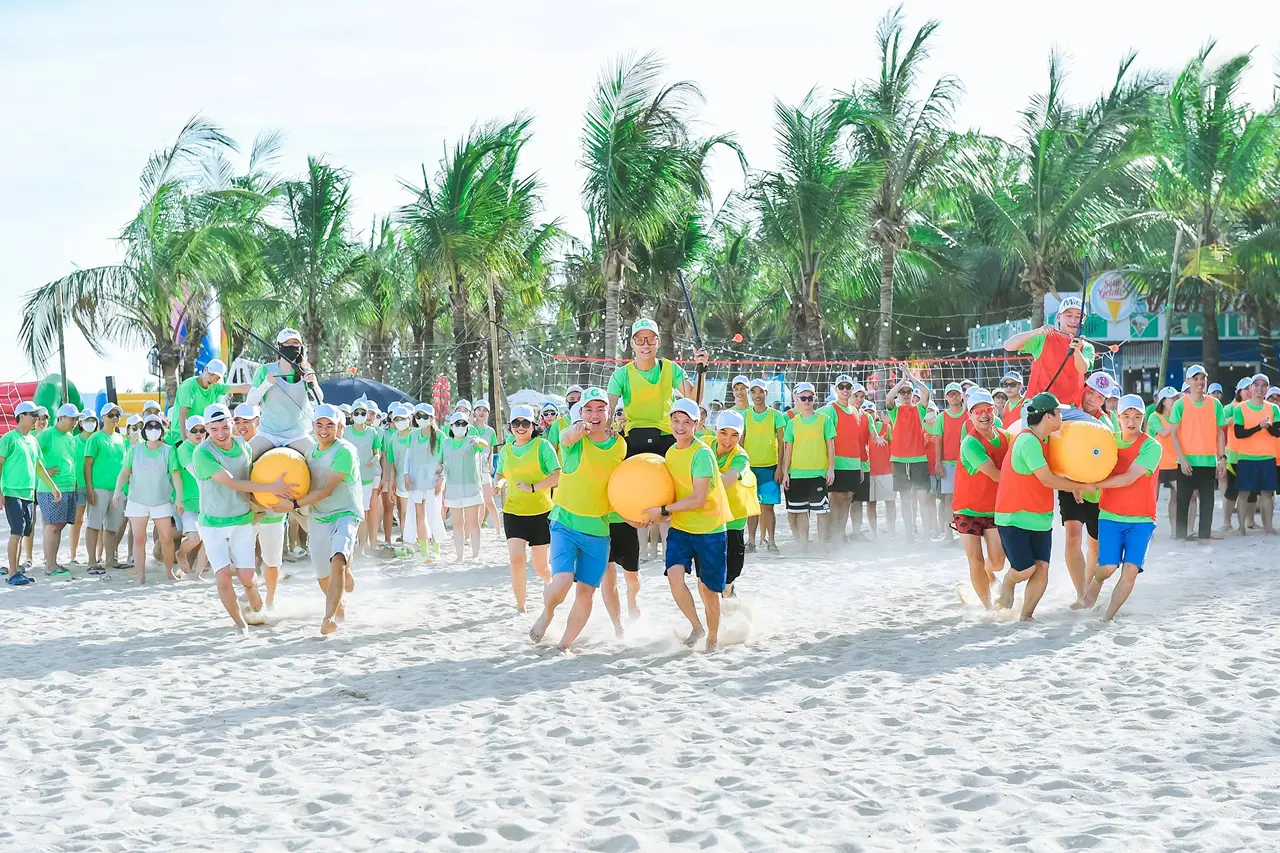 Tổ chức teambuilding bãi biển Hạ Long Tổ chức teambuilding bãi biển Hạ Long