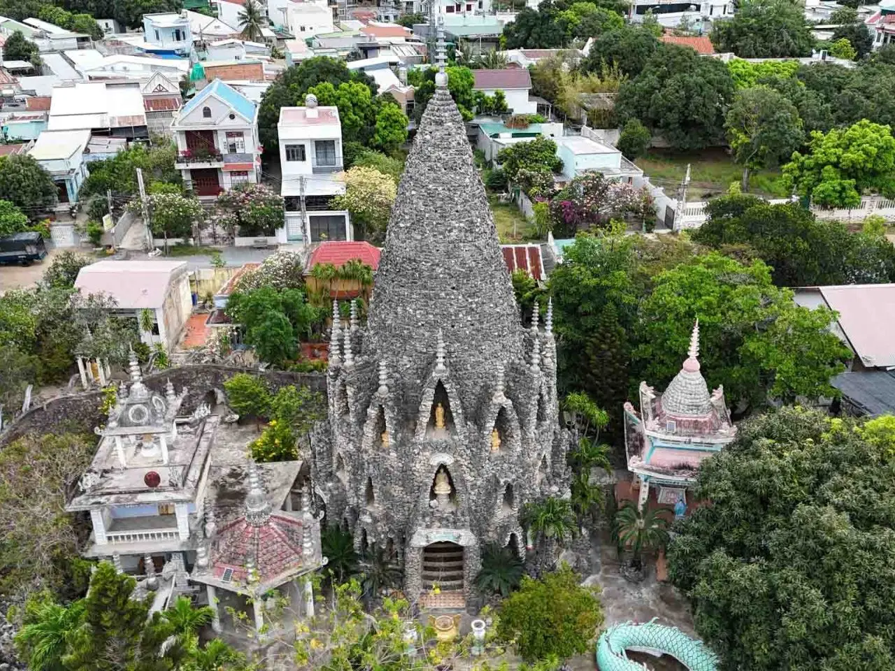 Chùa Từ Vân điểm du lịch tâm linh nổi tiếng nhất tại Cam Ranh nhờ kiến trúc "độc nhất vô nhị"