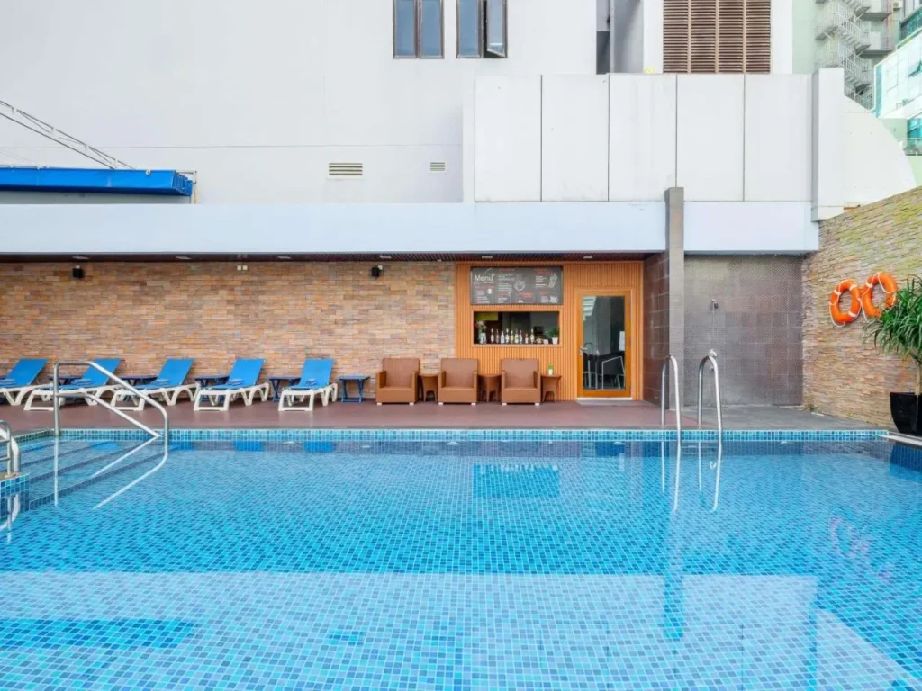 ho-boi-khach-san-novotel-nha-trang