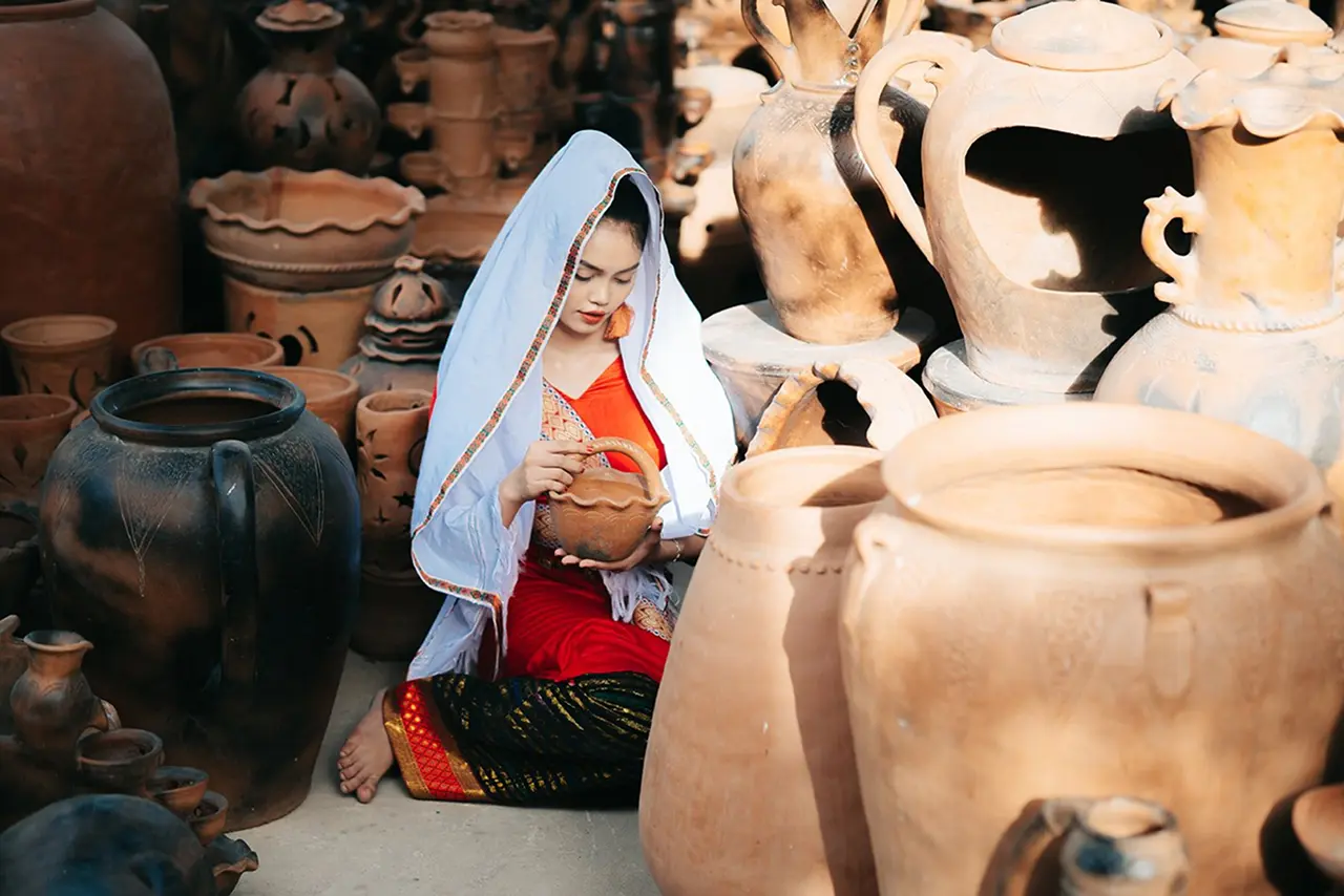 Du khách tham quan chụp ảnh check in tại Làng Gốm Bàu Trúc Phan Rang Du khách tham quan chụp ảnh check in tại Làng Gốm Bàu Trúc Phan Rang