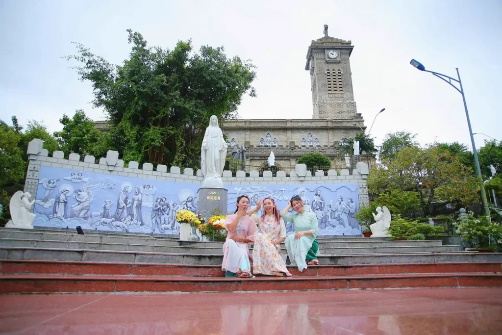 tour-xich-lo-nha-trang-check-in-nha-tho-da