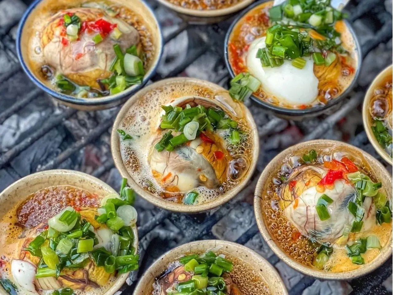 Trứng vịt lộn Nha Trang được biến táu nướng muối ớt độc lạ nên thử khi du lịch nơi đây