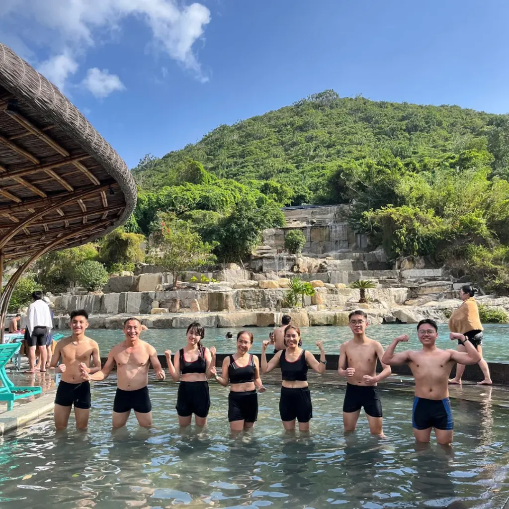 du-khach-tam-khoang-nong-dao-hon-tam-nha-trang