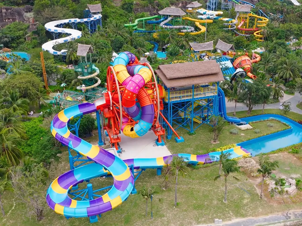 tornado-loc-xoay-lien-hoan-vinwonders-nha-trang