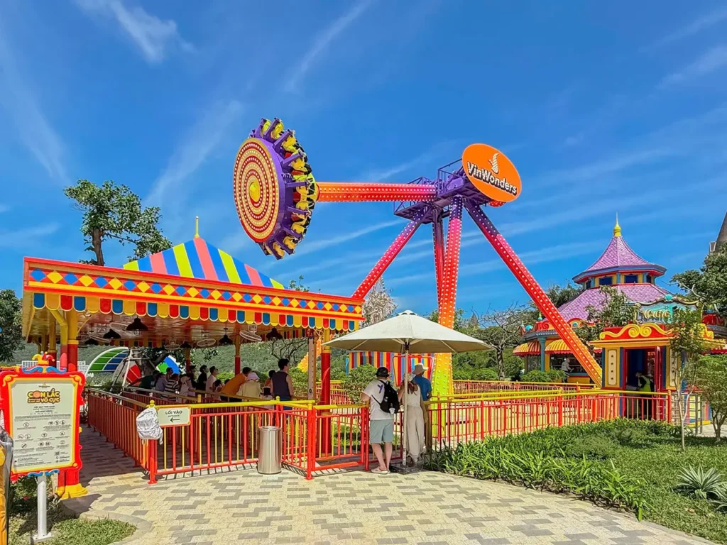 tro-choi-vu-tru-xoay-than-vinwonders-nha-trang