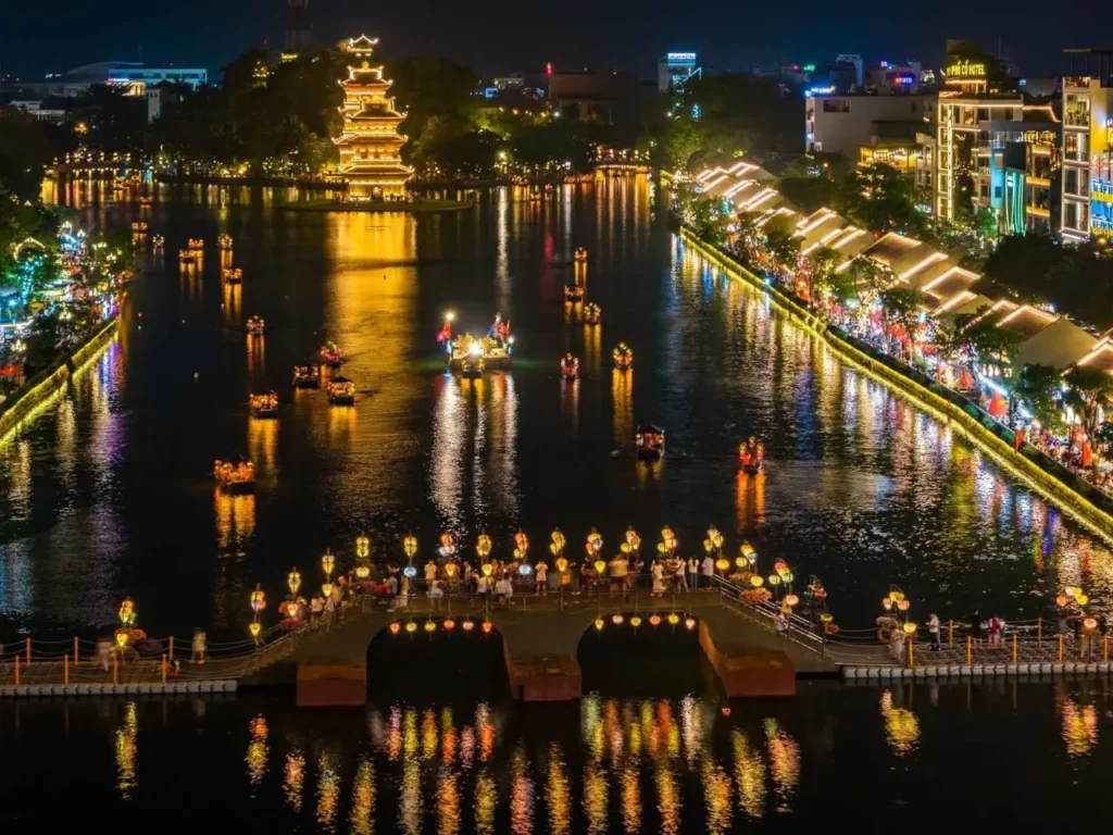 Pho-co-Hoa-Lu-Ninh-Binh