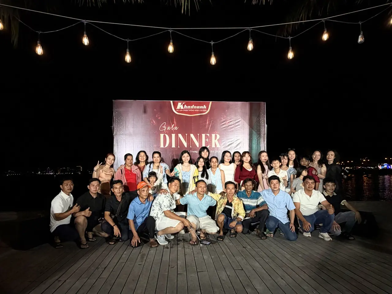 Khoảnh khắc đêm gala dinner gắn kết trên bãi biển của tập thể Công ty Khả Doanh