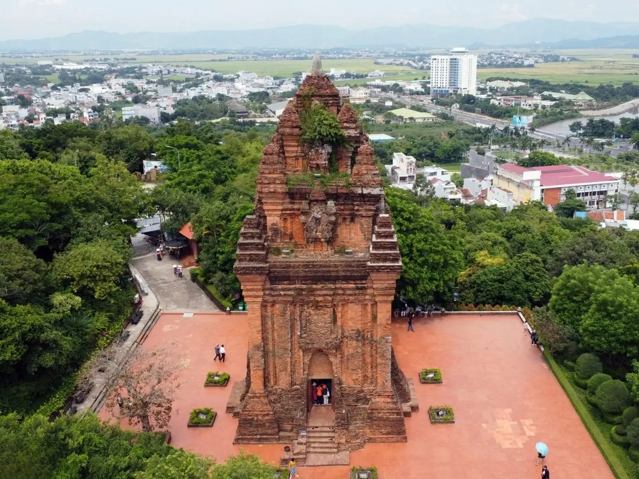 toan-canh-thap-nhan-Phu-Yen