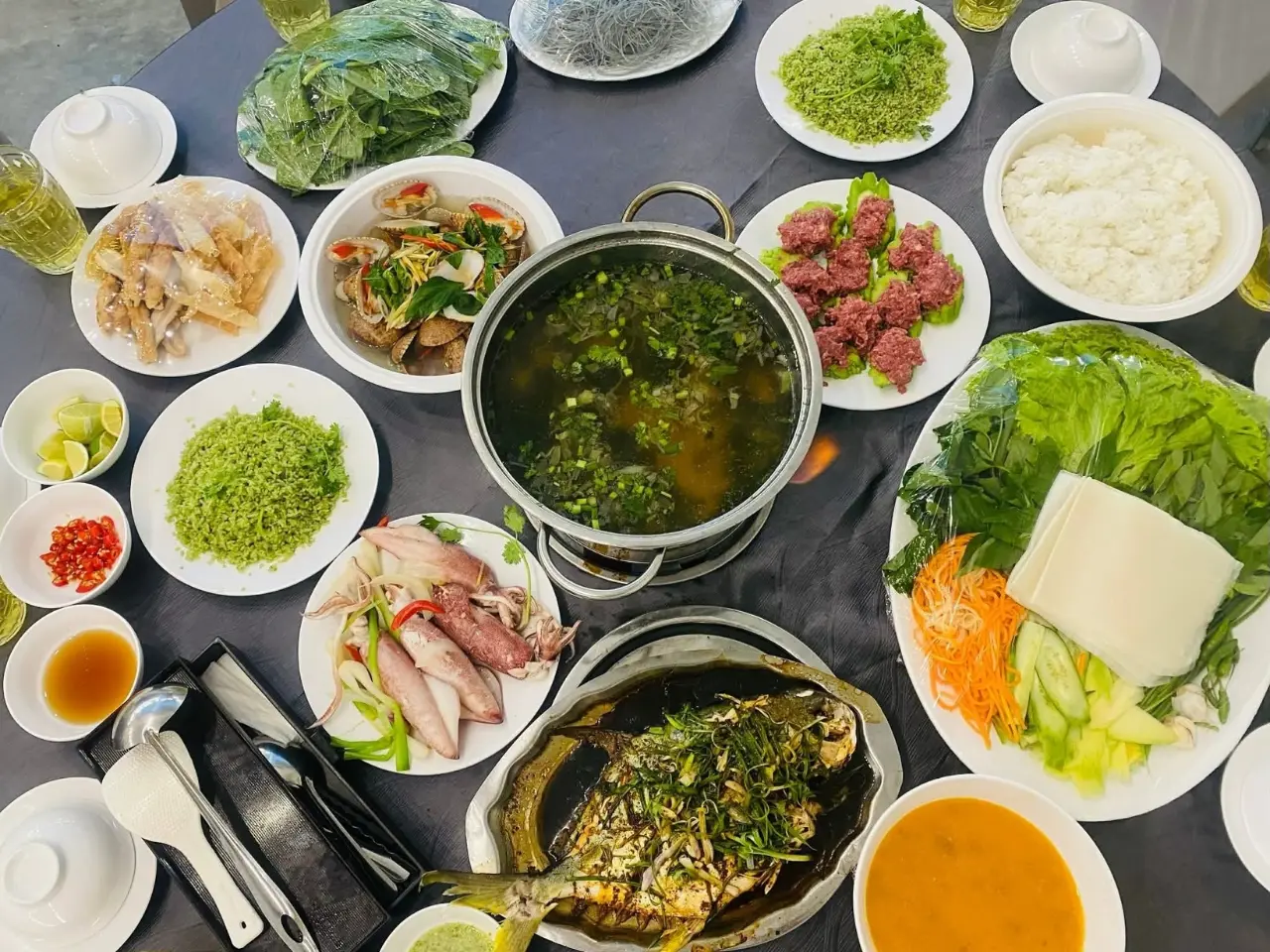 Menu đa dạng món với chế biến theo yêu cầu