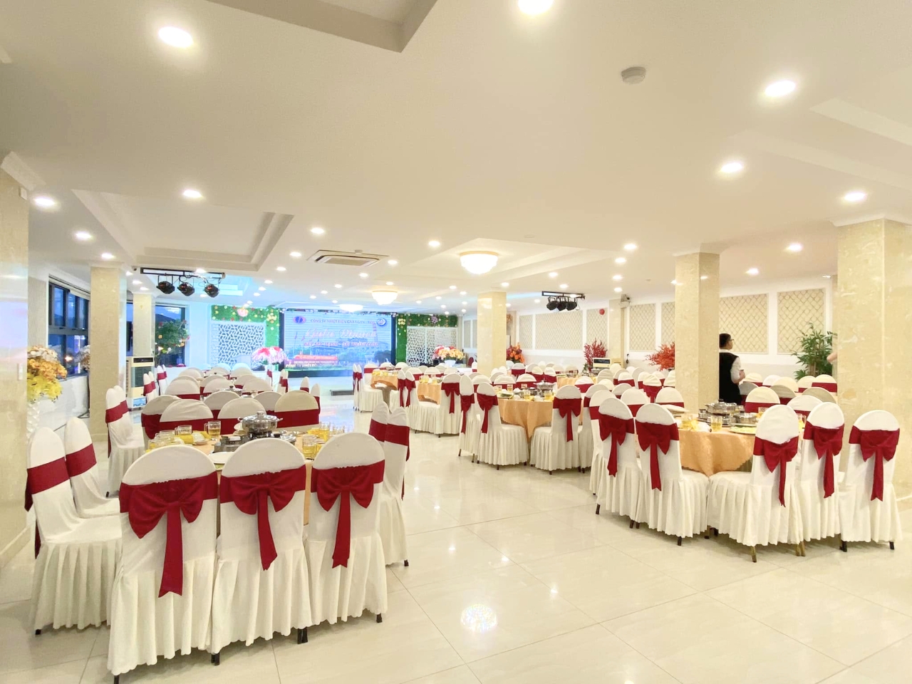 Không gian tại nhà hàng Hồng Phát Nha Trang