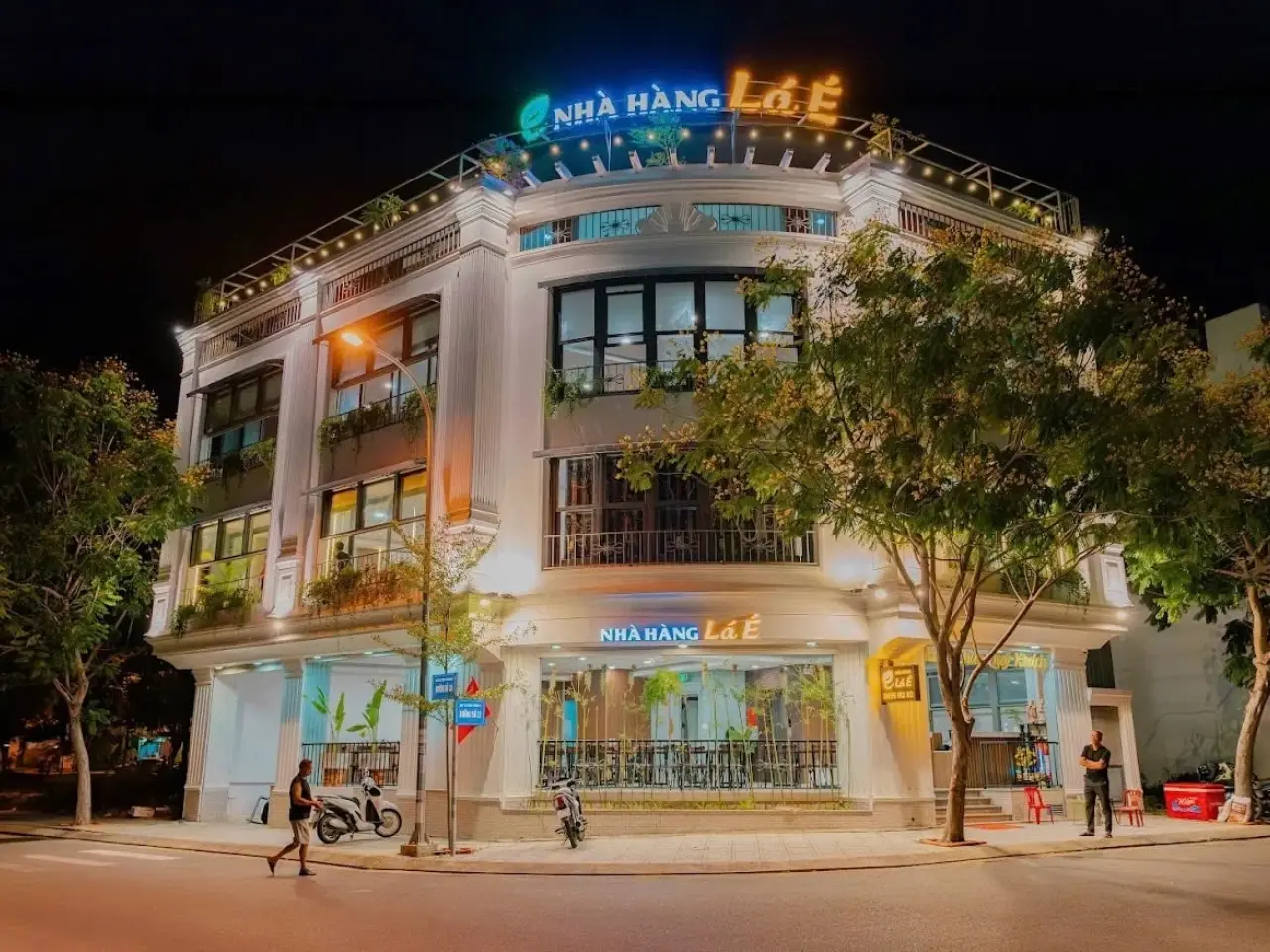 Nhà hàng Lá É mang đến không gian ẩm thực nhẹ nhàng và bình yên.