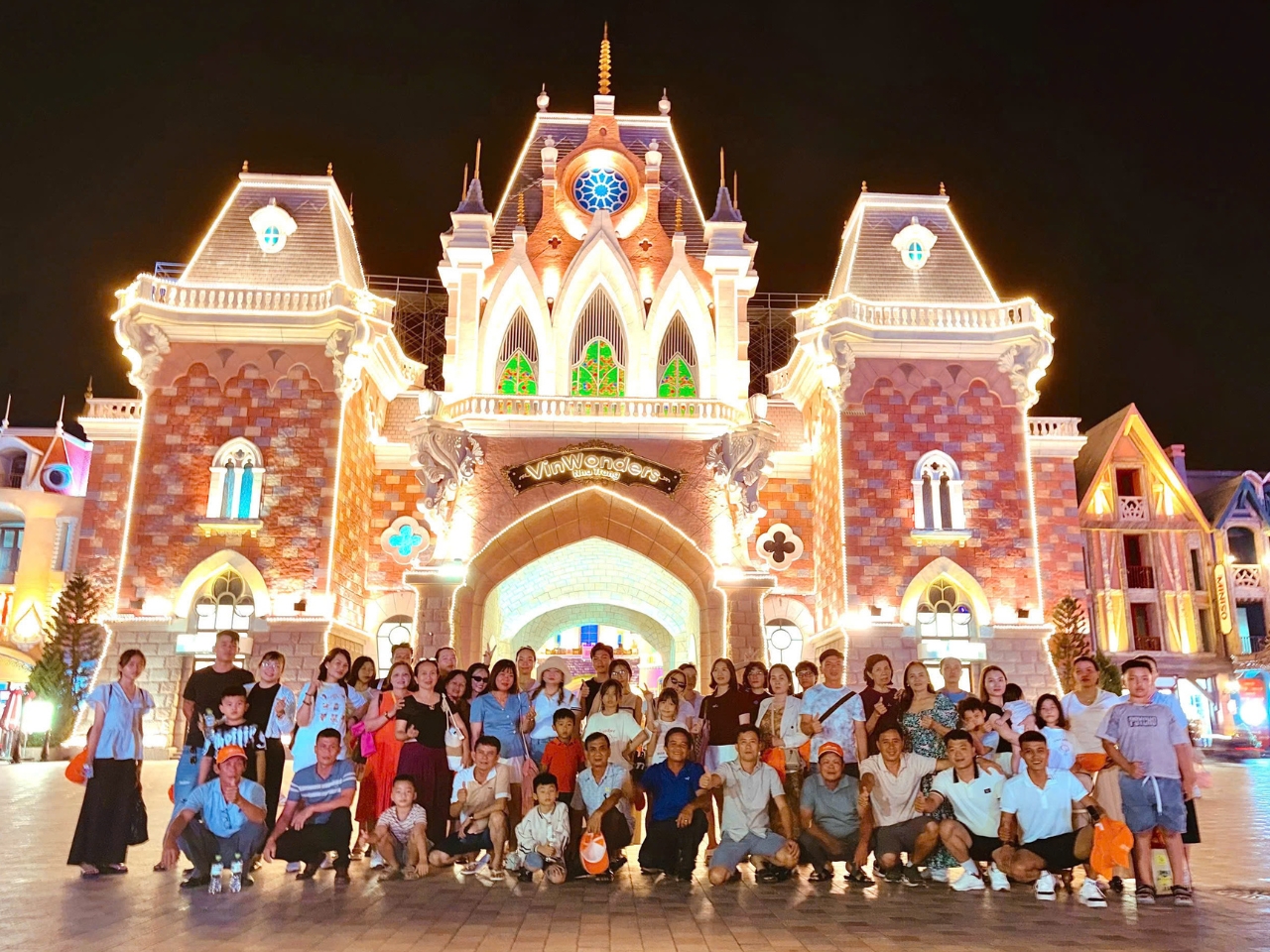 Tập thể Công ty Nhất Nông check-in rạng rỡ tại VinWonders Nha Trang
