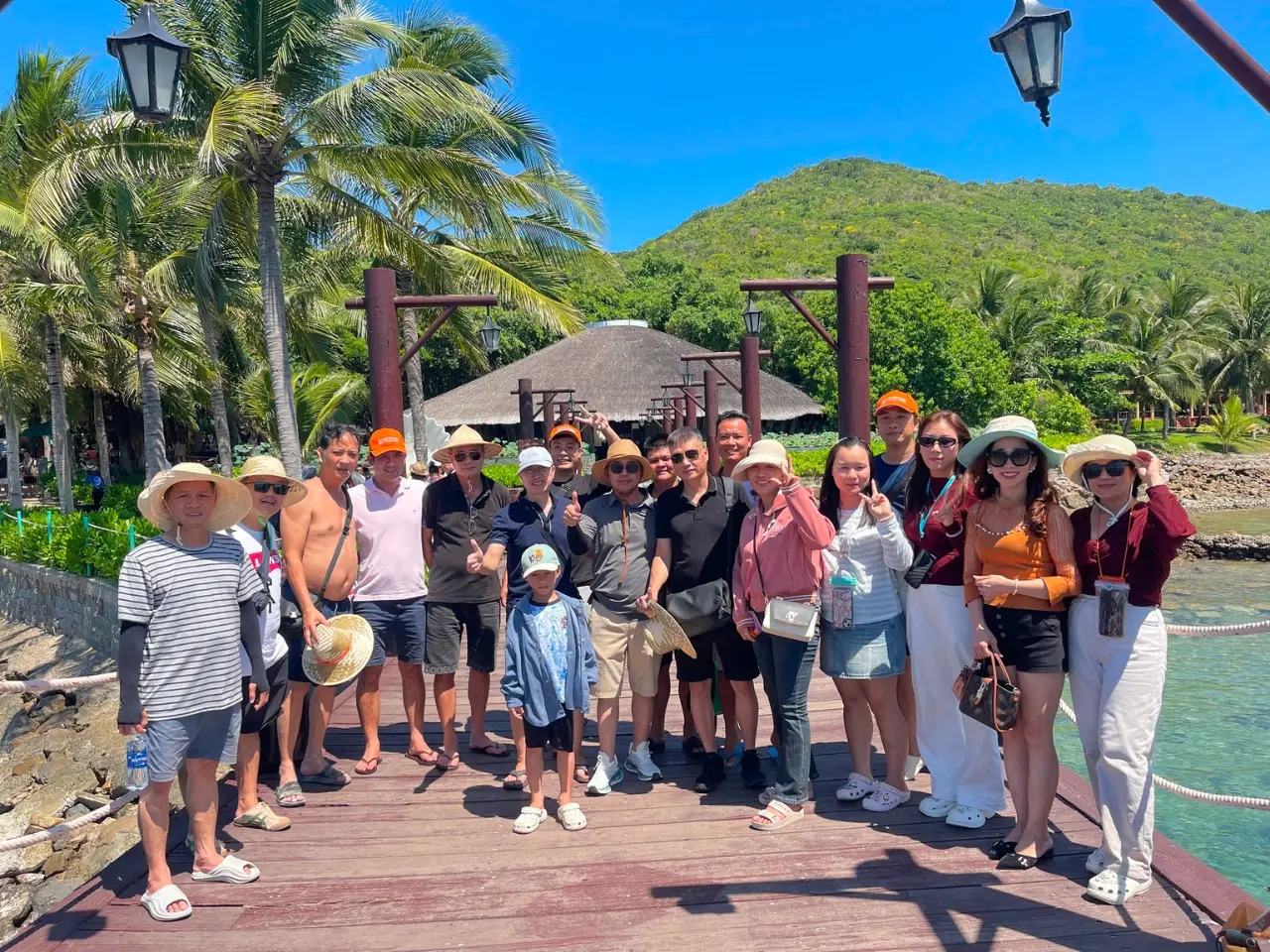 Tập thể đoàn Vinafood 1 lưu giữ khoảnh khắc đáng nhớ trong chuyến đi Nha Trang 3N2Đ.