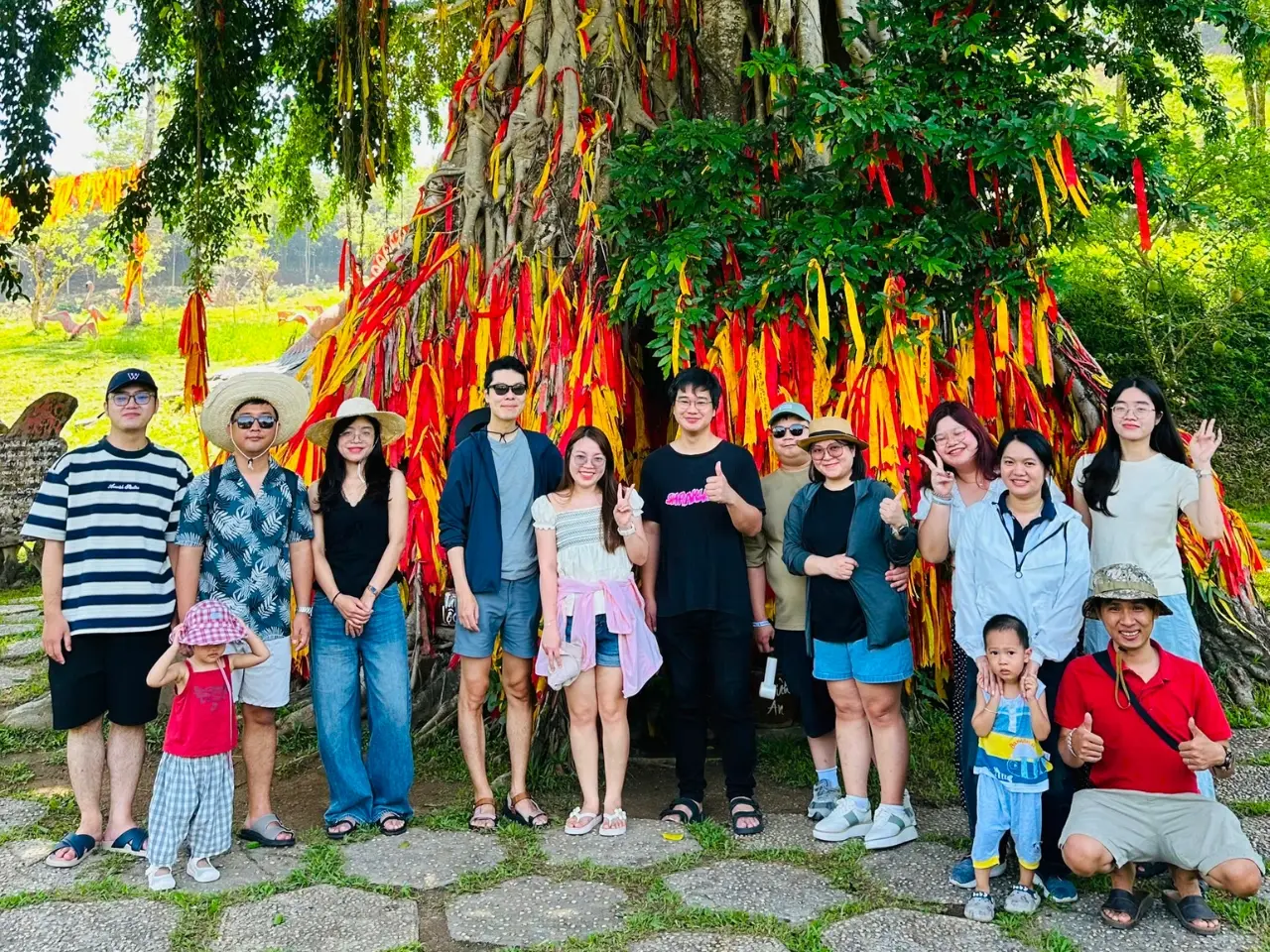 Cả gia đình cùng lưu giữ khoảnh khắc tuyệt vời tại Yang Bay với tour riêng tư, trọn vẹn niềm vui.