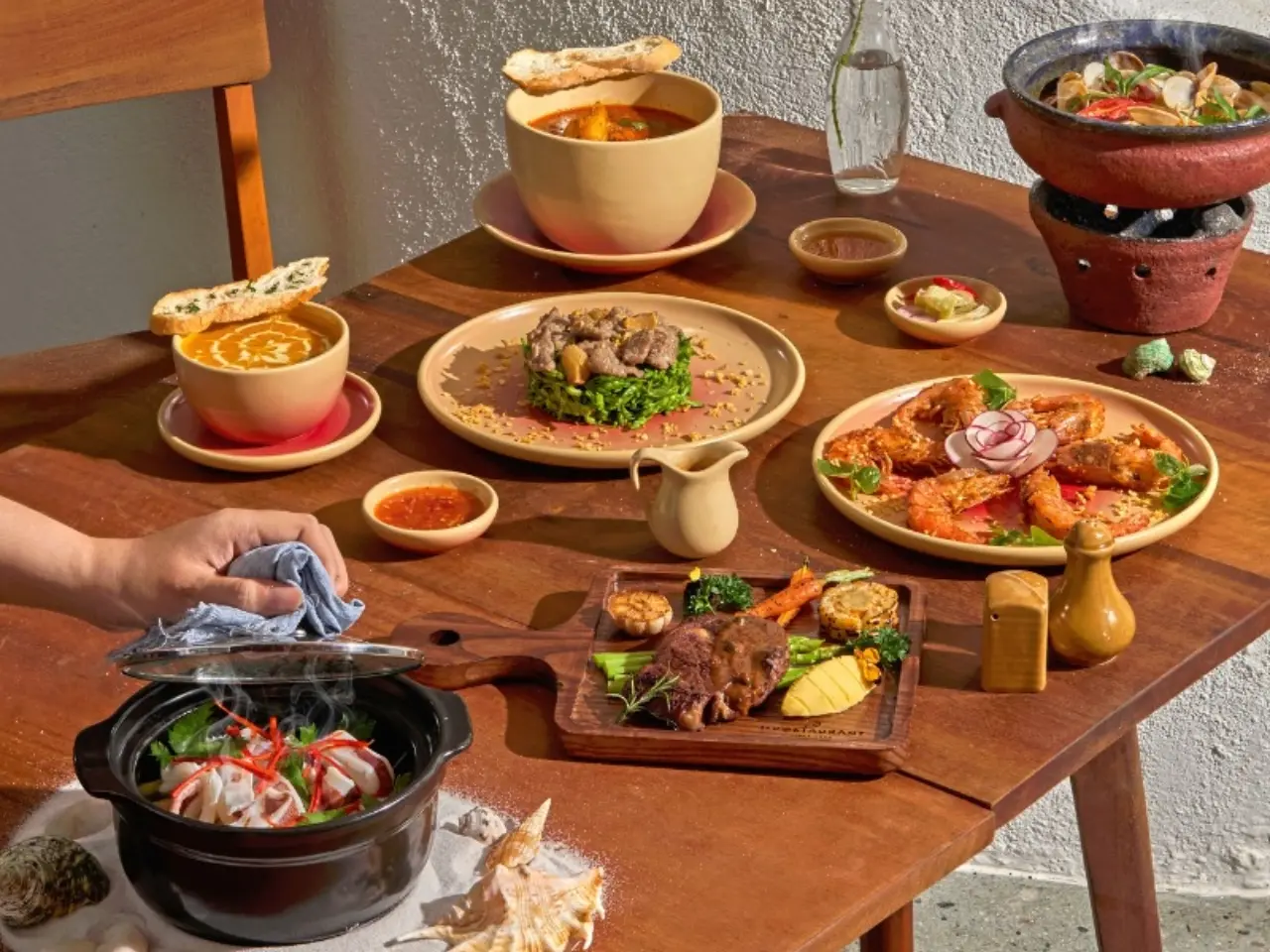 Các món ăn đa dạng từ Á-Âu mang phong cách riêng biệt tại Nhà hàng I-Restaurant Nha Trang
