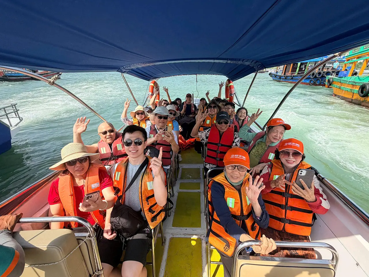 Gia đình chị Nguyệt tham gia tour Nha Trang 4 ngày 3 đêm - New Life Travel tổ chức Gia đình chị Nguyệt tham gia tour Nha Trang 4 ngày 3 đêm - New Life Travel tổ chức