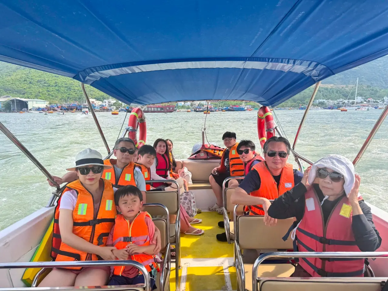 Nha Trang - Đà Lạt 5N4Đ với chuyến khám phá đảo Nha Trang của gia đình chị Trinh